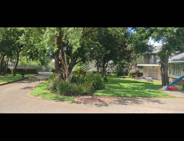 4 BEDROOM HOUSE FOR SALE IN PROTEA PARK